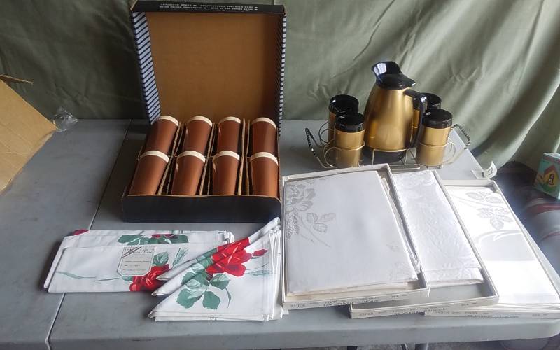 lot 12 image: Insulated Beverage Service, Tumbler Set, Table Linens