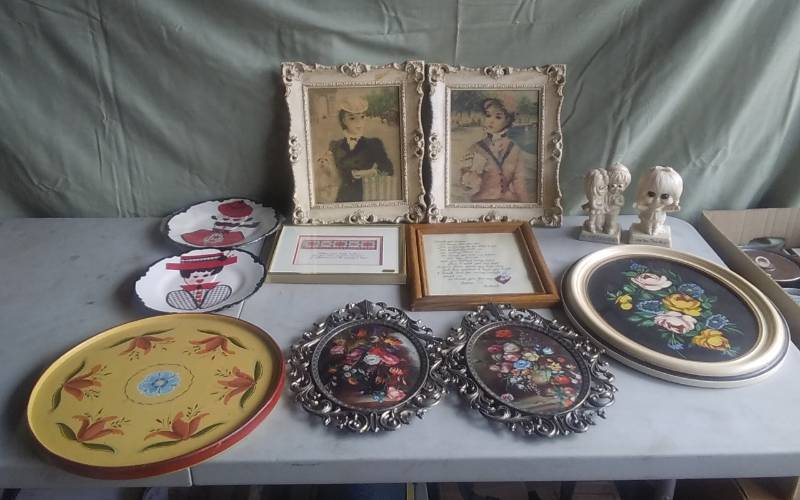 lot 21 image: Pair Of Vintage Victorian Huldah Prints, Other Wall Decor