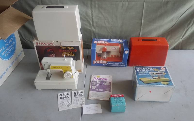 lot 24 image: Lot Of Assorted Toy Sewing Machines