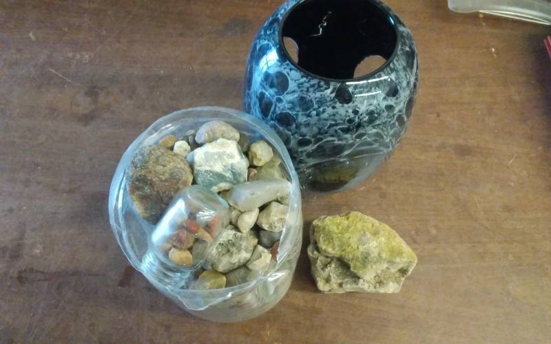 lot 39 image: Agates, Rocks, Lapidary, StoneGlass Vase