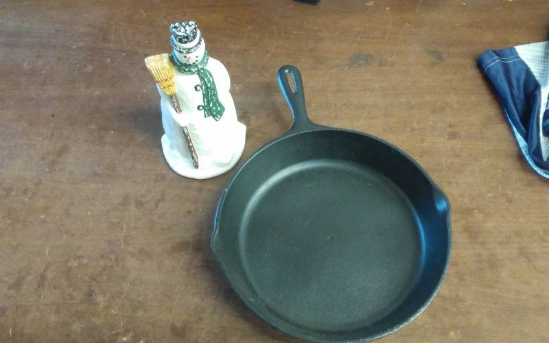 lot 43 image: Cast Iron Skillet, Cast Iron Door Stop