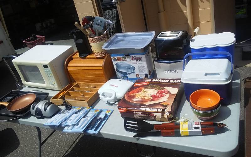 lot 9 image: Microwave, Sandwich Presses, Coolers, Flatware, Misc