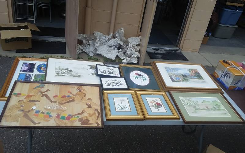 lot 16 image: Large Lot Of Wall Decor
