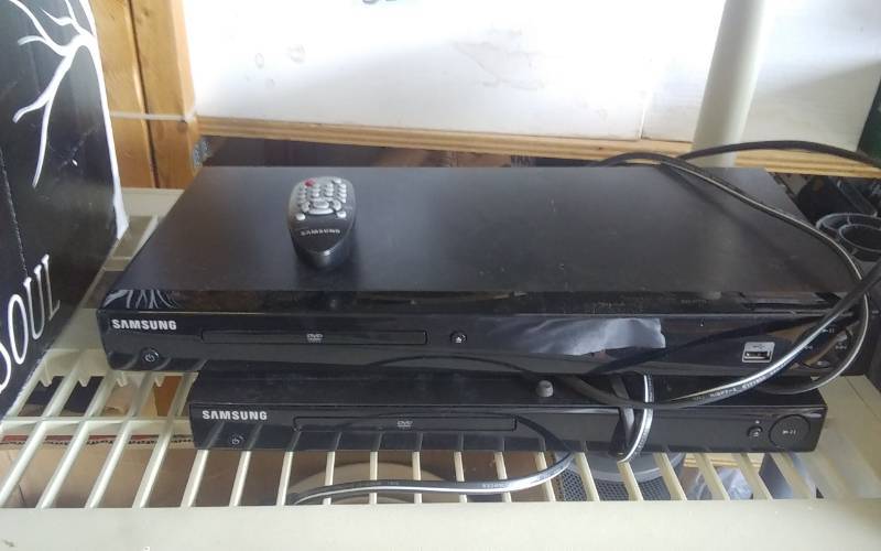 lot 21 image: 2-Samsung DVD Players
