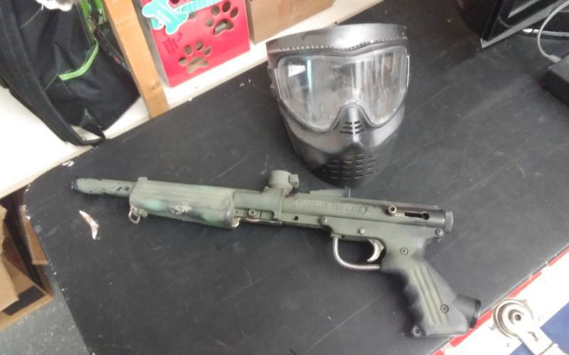 lot 48 image: Tippman Pro-Line Paintball Gun & Mask