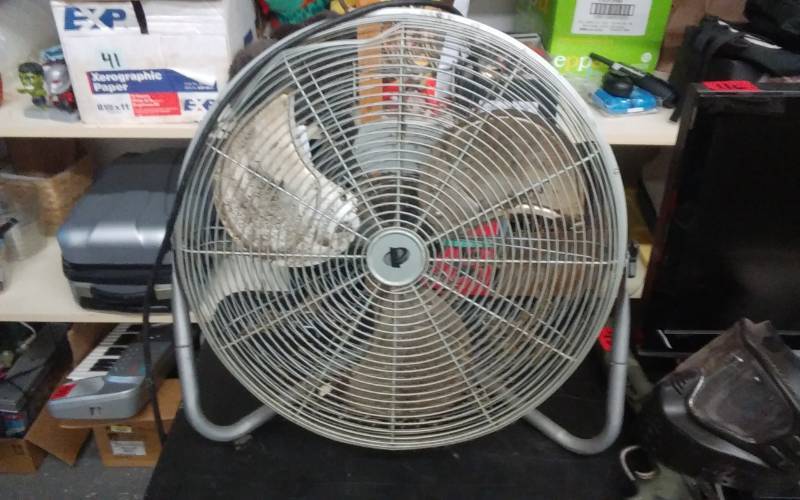 lot 50 image: 20-Inch Metal Fan (Works)