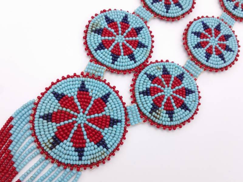 lot 215 image: Native American Beaded Necklace 18