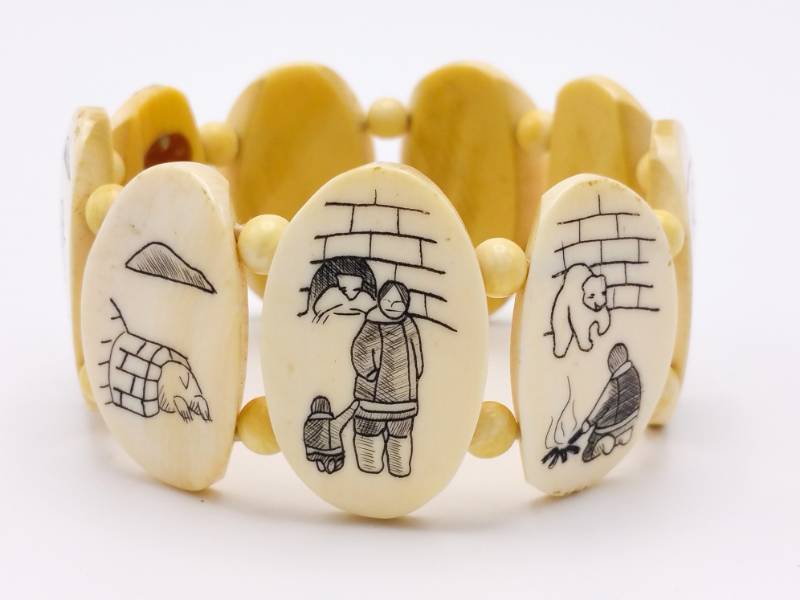 lot 417 image: Alaskan Eskimo Scrimshaw Carved Ivory Bracelet Polar Bear Safety Scene