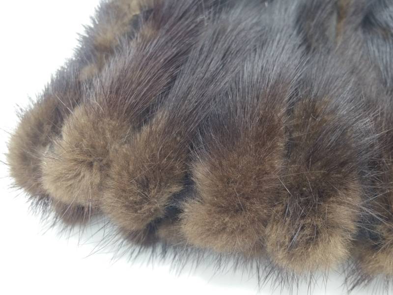 lot 416 image: Alaskan Eskimo Pelt Hat