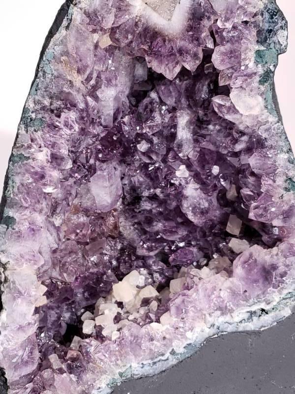 lot 601 image: Large Amethyst Geode Vug