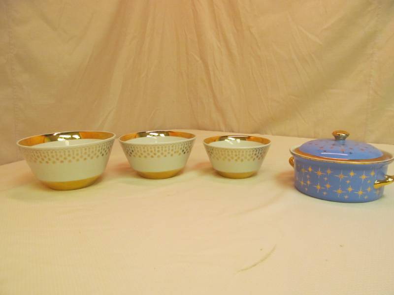 lot 1 image: Hall Nesting Bowls
