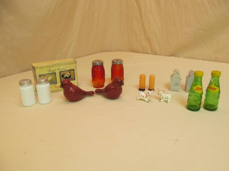 lot 9 image: Salt and Pepper Shakers