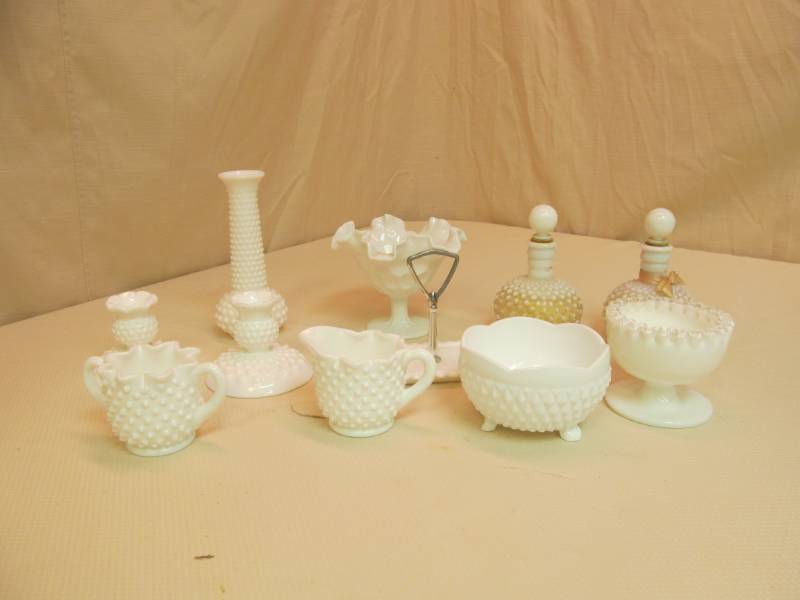 lot 20 image: Hobnail Jars