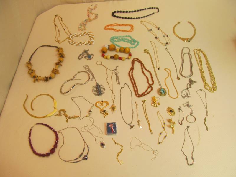 lot 22 image: Costume Jewelry