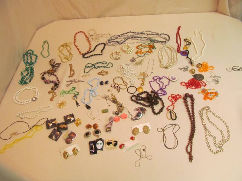 lot 23 image: Costume Jewelry