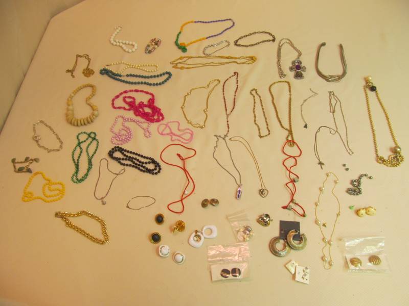 lot 24 image: Costume Jewelry