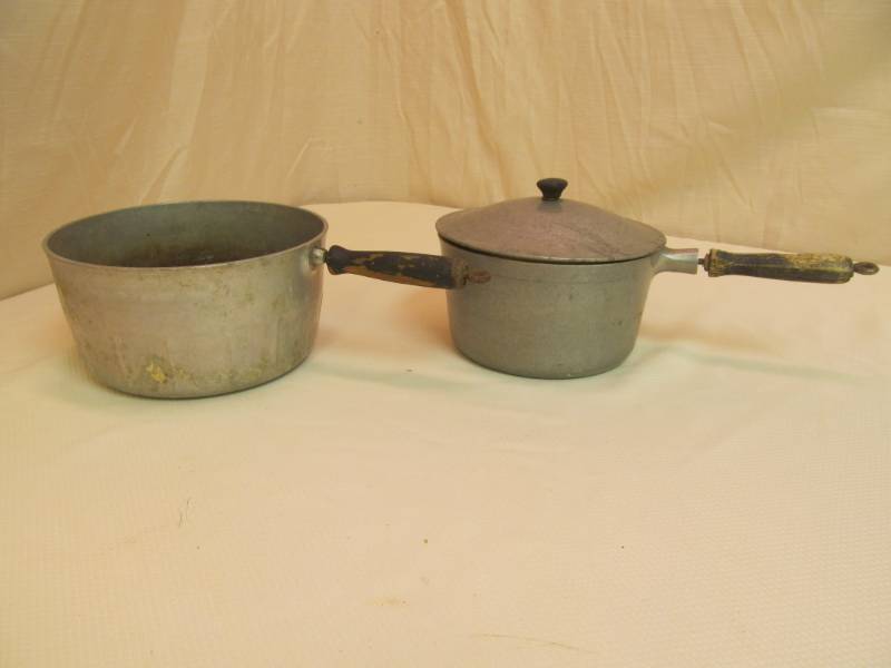 lot 29 image: Aluminum Cookware