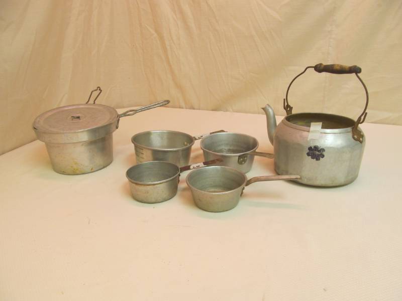lot 30 image: Vintage Cookware