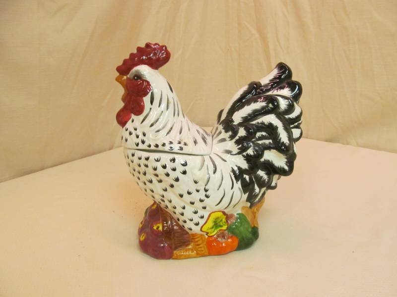 lot 32 image: Rooster Cookie Jar