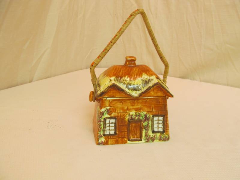 lot 34 image: House Cookie Jar