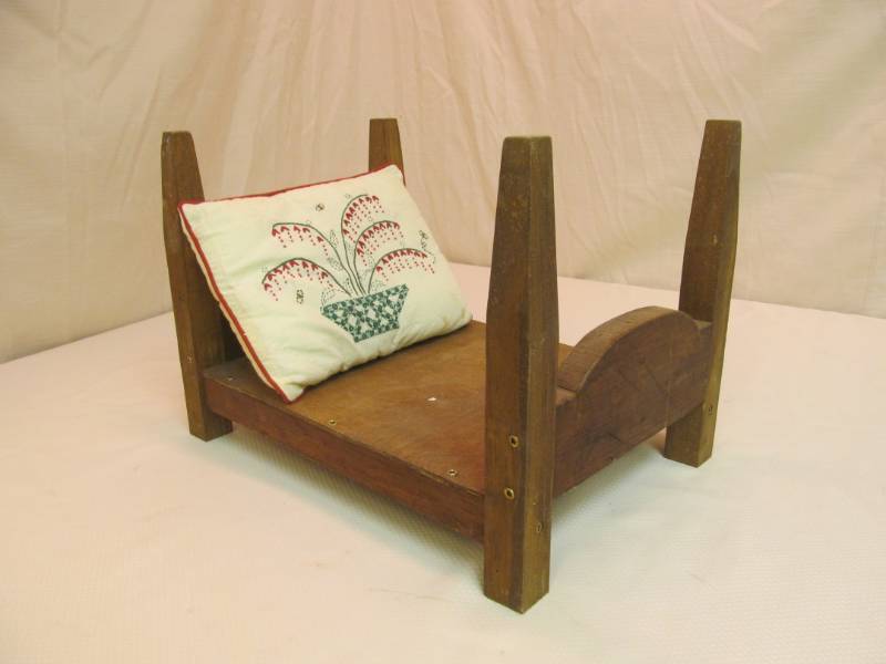 lot 53 image: Primitive Doll Bed