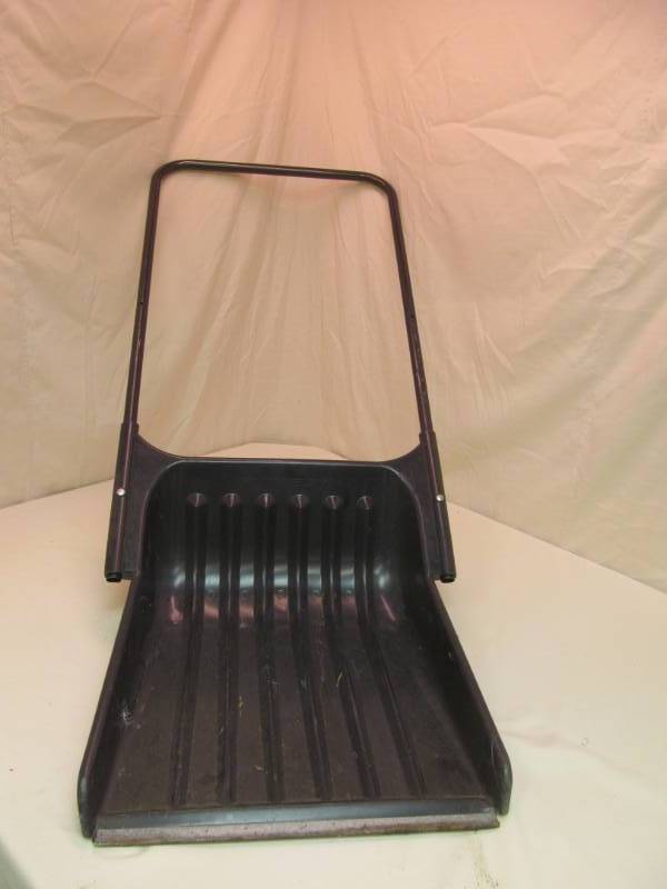 lot 84 image: sun cast snow shovel