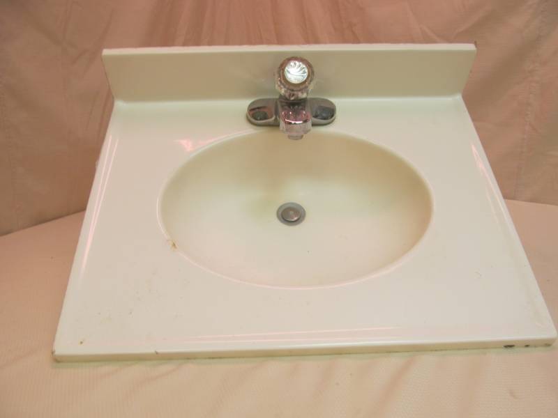 lot 85 image: bathroom sink