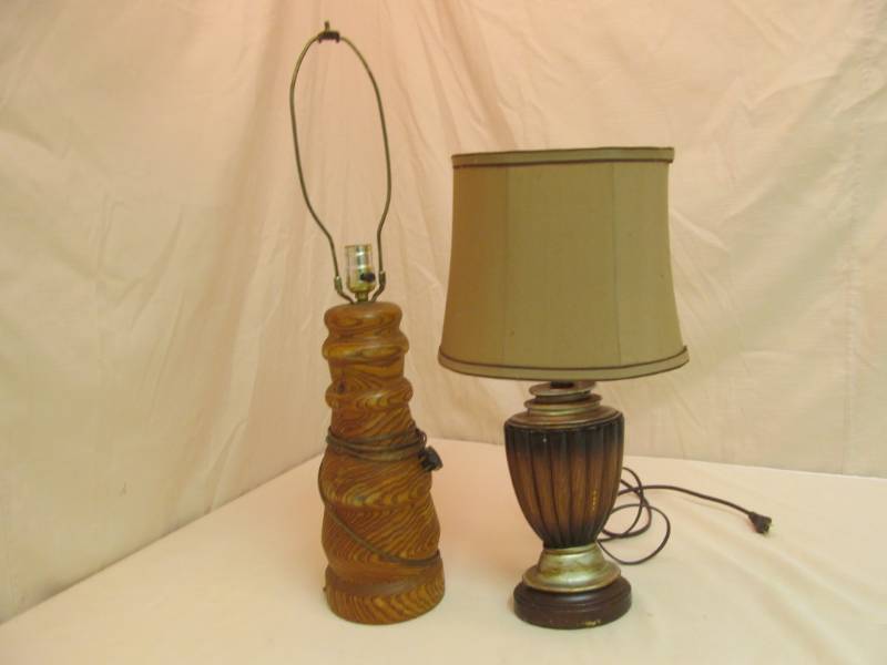 lot 106 image: Lamps
