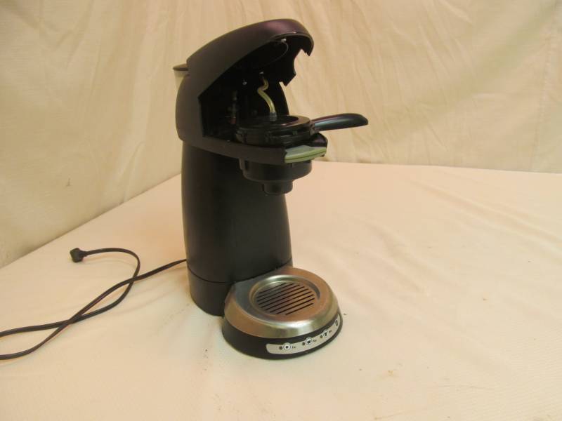 lot 110 image: Black N decker home caf