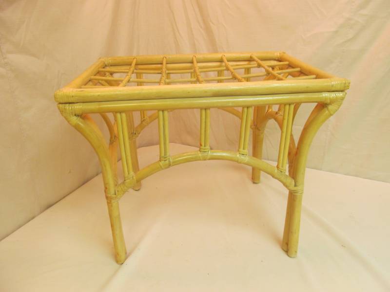 lot 114 image: wicker table