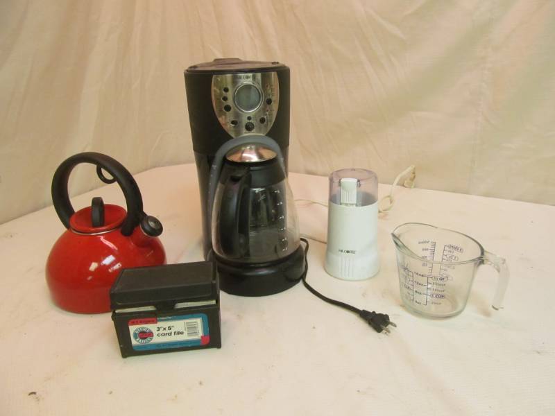 lot 122 image: Mr coffee tea kettle,grinder,potmeasuring cup, recipes