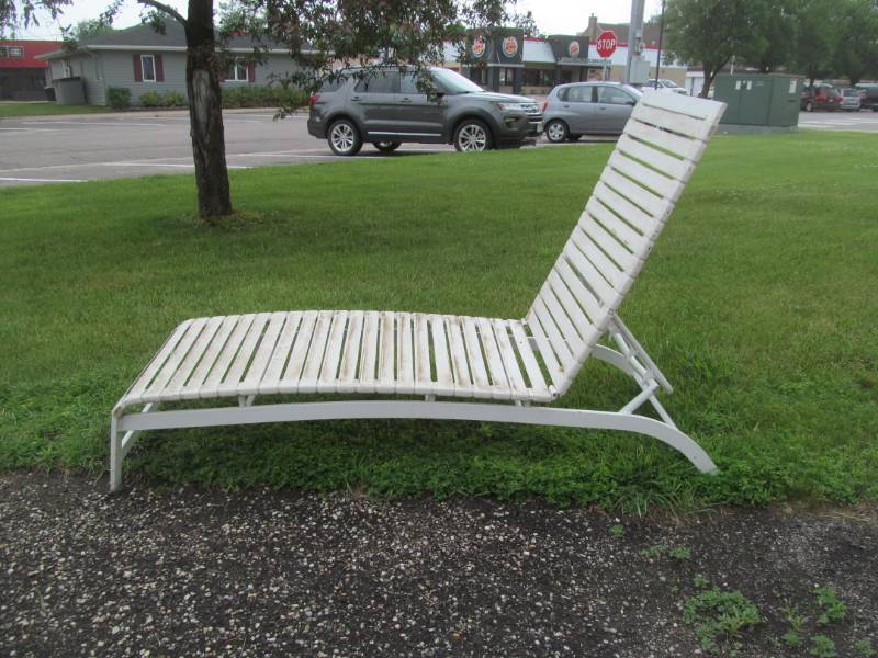 lot 131 image: reclining beachpool chair