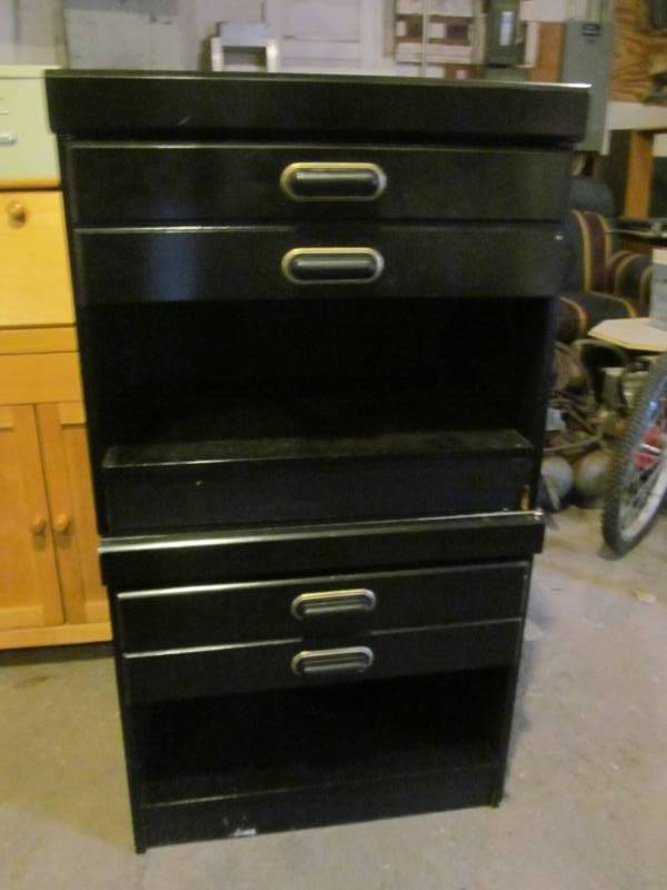 lot 137 image: night stands