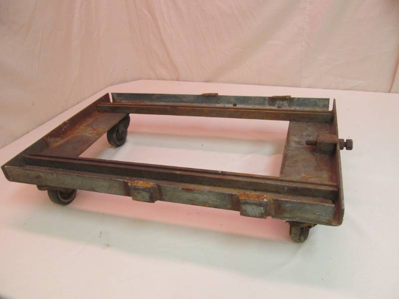 lot 146 image: Heavy duty steel 4 wheel cart