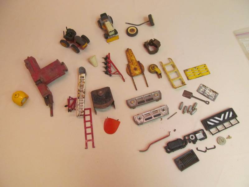 lot 151 image: Group of vintage toys and parts
