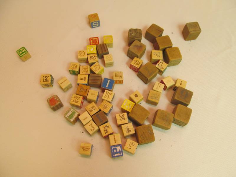 lot 171 image: Variety of children wood blocks- many vintage