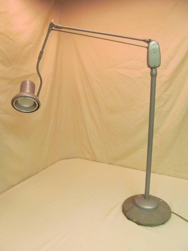 lot 176 image: Adjustable floor spot light - vintage