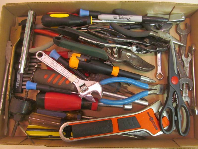 lot 180 image: Large group of hand tools