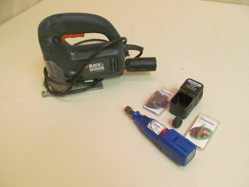 lot 181 image: Black & Decker saber saw