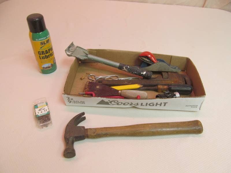 lot 182 image: Group of hand tools