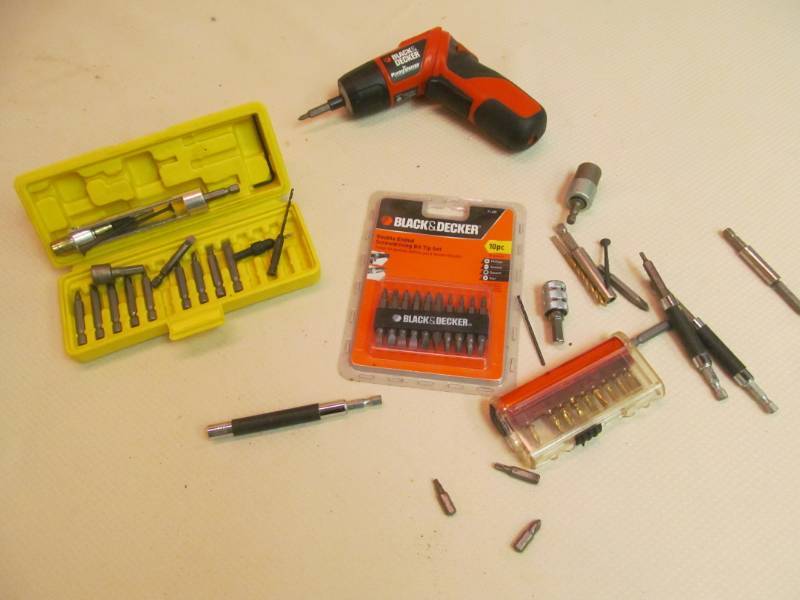 lot 194 image: Black & Decker pivot driver, variety of bits