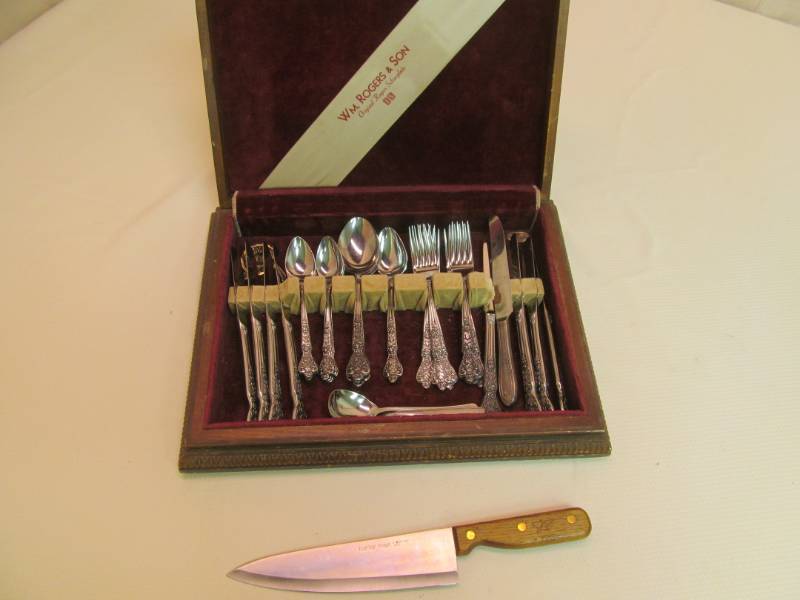 lot 197 image: Stainless Steel Flatware set
