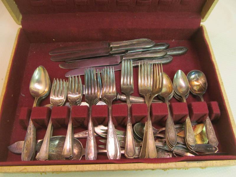 lot 198 image: Silverplate Flatware set