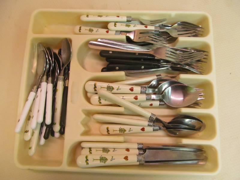 lot 224 image: Variety of flatware
