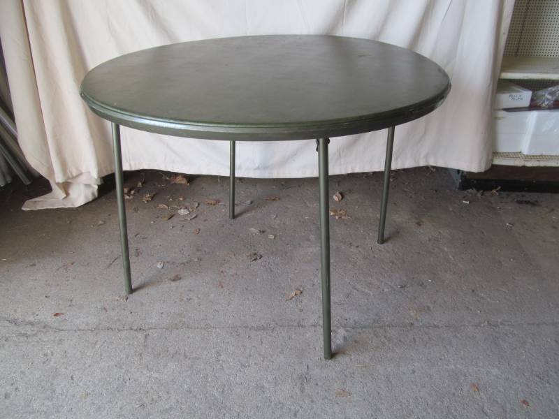lot 236 image: Round card table