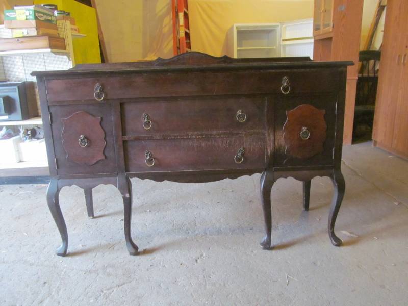 lot 246 image: Vintage buffeedresser