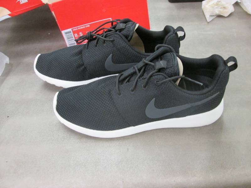 Nike NIB Roshe One Shoes --Size 8.5...