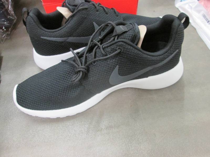 Nike NIB Roshe One Shoes--Size 8.5...