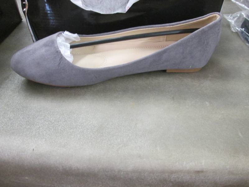 NIB Bella Marie Size 9 Grey Suede F...