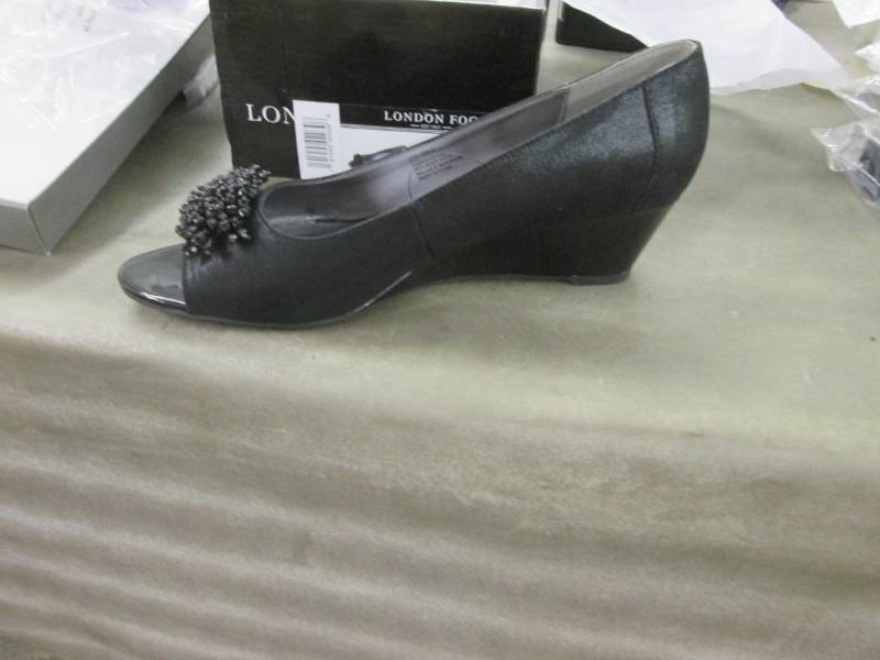 NIB London Fog Black Peep Toe Wedge...